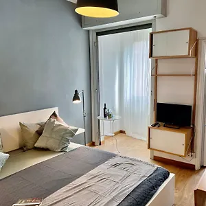  Appartamento Cozy 3 Km Away From Duomo Italia